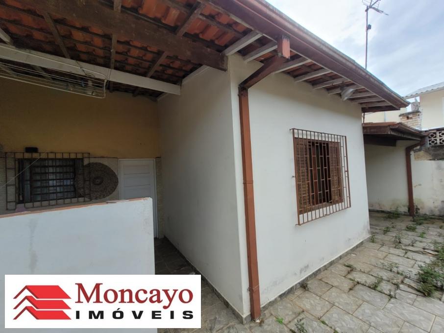 Casa à venda com 3 quartos, 300m² - Foto 2